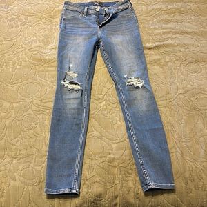 Abercrombie women’s mid rise jean legging.